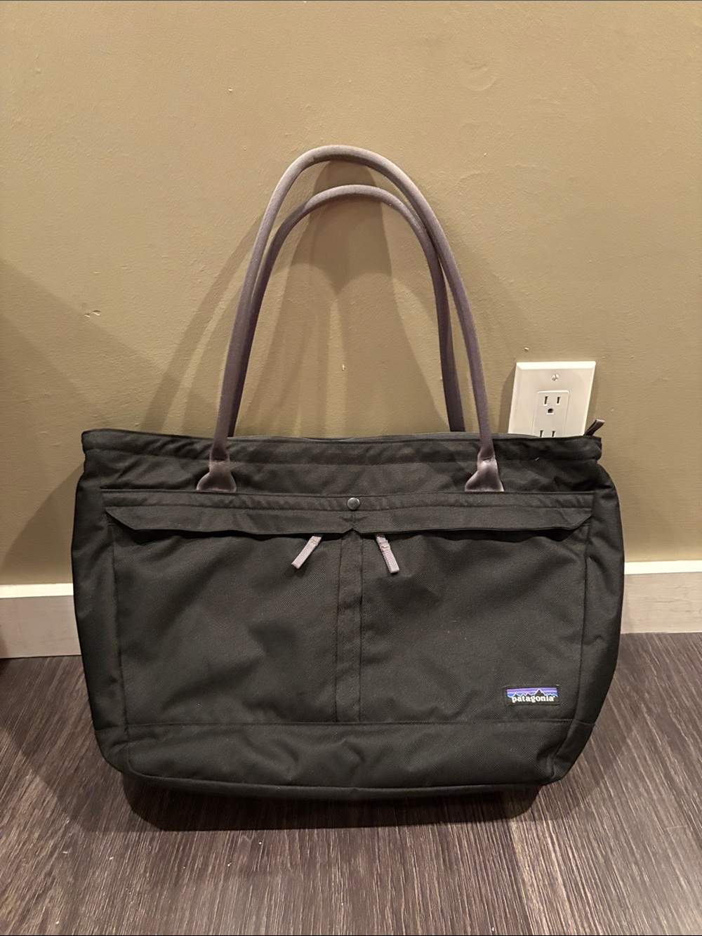 Patagonia Transport Tote 20L in the Black (BLK) colorway STY49460 Fall ‘14